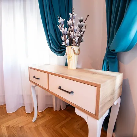 Echo Apartment *